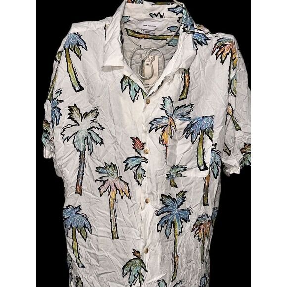 NEW WITH TAGS UO URBAN OUTFITTERS Gradient Palms Rayon Short Sleeve Button-Down - Picture 6 of 12